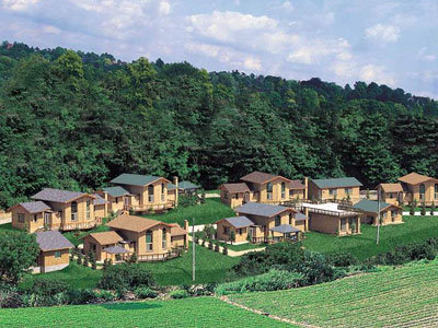 스키장이 몰려있는 강원 평창군 일대에 펜션단지가 들어서면서 투자자의 발길도 부쩍 늘었다. 현지 펜션업계에 따르면 평창군 용평면과 봉평면 등에는 300여가구의 펜션이 성업중이다.사진제공 황토빌