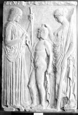 왼쪽부터 데메테르, 트립톨레모스, 오른쪽은 횃불을 든 페르세포네. 아테네 국립고고학박물관 소장./사진제공 노성두씨
