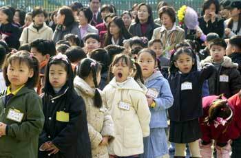 초등학교 입학식에 참석한 신입생들의 귀여운 모습./동아일보 자료사진