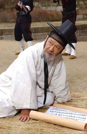 '너희가 나라를 아느냐'에서 면암 최익현역을 맡은이순재. 사진제공 MBC