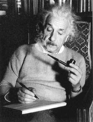 뉴욕타임스는 ‘드라이빙 미스터 아인슈타인’에 대해 “머리를 풀어헤친 아인슈타인처럼 진지하면서 유머러스한 서술이 돋보인다. 아인슈타인의 뇌와 다시 여행을 떠나고 싶어진다”고 평했다. /동아일보 자료사진