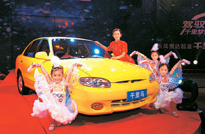 기아자동차는 2일 중국 베이징 중국호텔에서 중국형 신모델인 ‘천리마’ 신차발표회를 열었다. 천리마는 중국 정부의 공식 승인을 받아 현지에서 생산하는 첫 한국 브랜드 승용차다.사진제공 기아자동차