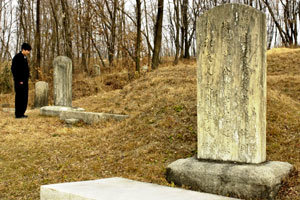 서울 도봉구 창동과 노원구 월계동에 걸쳐 있는 초안산의 내시묘역. 이곳에는 조선시대 궁중 업무를 관장했던 내시들의 묘 1000여기가 집단적으로 분포해 있다. 권주훈기자