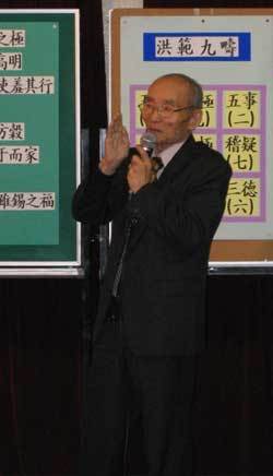 김석진 옹은 17년간 강의해 왔던 흥사단 강당을 떠나며, 대선정국과 관련해 “지금은 섣부른 ‘공약’보다는 이제까지 해 오던 일을 차분히 정리해야 할 시기”라고 말했다./김형찬기자