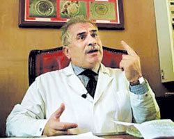 인간 복제 연구로 여러 차례 논란을 불러일으킨 이탈리아의 인공수정 전문의 세베리노 안티노리 박사.동아일보 자료사진