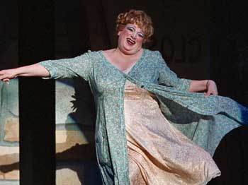 닐사이먼극장에서 공연 중인 ‘헤어 스프레이’. 불황 중에도 연속 매진을 기록하고 있어 일절 할인 되지 않는다.동아일보 자료사진