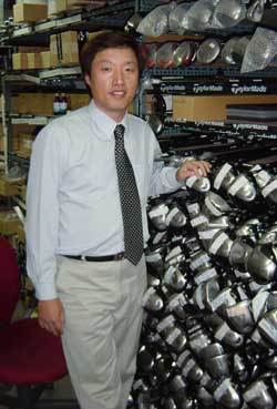 “근무시간중에 당당하게 골프를 칠수 있는 것도 빼놓을수 없는 매력”이라고 말한다. 안영식기자 ysahn@donga.com