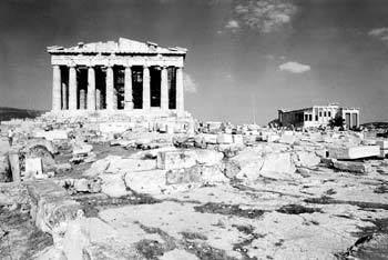 아테네 아크로폴리스의 파르테논 신전(오른쪽)과 에레크테이온(왼쪽). 2004년 아테네 올림픽을 앞두고 새 단장을 하느라 분주하다. 사진제공 노성두씨