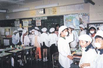 쌀에 대한 관심을 조망한 MBC 다큐 ‘쌀의 전쟁’. 일본에서는 학교 급식 식단을 쌀 위주로 바꿔 서구화된 청소년들의 입맛을 되돌리는데 주력하고 있다. 사진제공 MBC