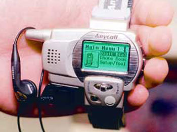 삼성이 최근 내놓은 손목시계 컴퓨터. -사진제공 삼성전자