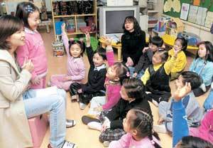 ‘전파견문록’의 수수께끼 출제자 선발 현장. 어린이 특유의 기상천외한 문제들이 쏟아졌다. 이종승기자