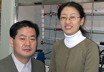 남원우 교수(왼쪽)와 인준희씨. -사진제공 이화여대