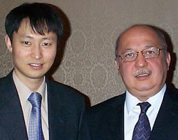 아나톨리 익사노프 볼쇼이극장장(오른쪽)과 김기현 특파원.