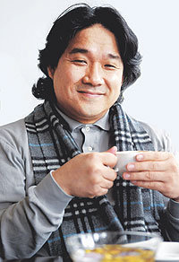 공고 출신으로 세계 정상의 베이스로 다시 태어난 연광철. 그는 60대까지 활약할 베이스로서 이제 “출발점에 섰을 뿐”이라고 말한다. -김미옥기자