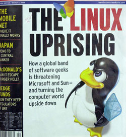 비즈니스 위크 최신호 표지. 리눅스의 로고인 펭귄이 파리채를 들고 마이크로소프트를 상징하는 나비를 째려보고 있다.