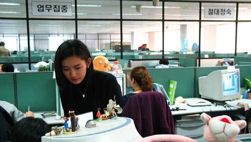 서울 강남구 삼성동 도심공항타워 22층 넷마블 본사. 디자이너와 개발자 100여명이 일하는 사무실은 도서관 처럼 조용하다. 나성엽기자