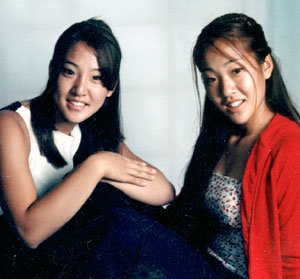 미 공군사관학교에 6월 입학할 크리스티나 정(왼쪽)과 카니 정 자매. -연합