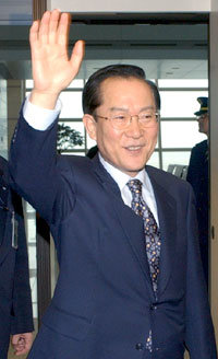 16일 11일간의 체류를 마치고 미국으로 출국하는 이회창 한나라당 전 총재. -국회사진기자단