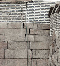 균열이 생긴 동대문의 서북쪽 옹벽. -사진제공 문화재청