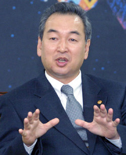 반도체 이후 먹고 살 수 있는 초일류 기술을 준비해야 한다고 강조하는 박호군 과학기술부 장관. -사진제공 과학기술부