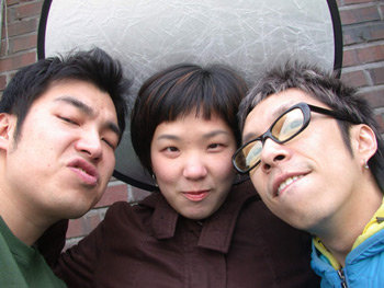 낯선 풍경을 디지털카메라에 담는 디카 3인방 이지용, 윤혜숙, 김혜열(왼쪽부터).이들의 사진은 독특한 모습을 자랑한다. -사진제공 디지털카메라 동호회 피플