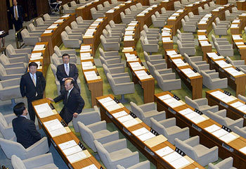 25일 오후 2시 이라크전쟁 파병동의안 처리를 위한 국회 본회의가 소집됐으나 의원들이 입장하지 않아 본회의장이 텅 비어 있다. 결국 회의는 열리지 못했다. -박경모기자