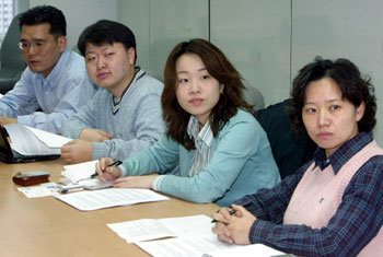 국내 주요 웹메일 업체 실무자들은 3월 6일 본사 회의실에서 회의를 갖고 ’건강한 인터넷’ 캠페인을 벌이기로 의견을 모았다. -변영욱기자