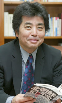 무라카미 류는 ”지금은 북한에 관한 소설을 쓸 생각으로 머리 속이 가득 차 있어 다른 것은 아무 것도 관심이 없다”고 말했다. -강병기기자