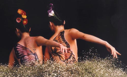 늘휘무용단의 ‘나비연가’는 조각과 음악, 영상이 춤과 어우러지는 크로스 오버 무대다. 사진제공 늘휘무용단
