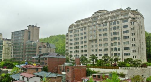 가장 비싼 아파트 국세청이 국내에서 가장 비싼 아파트라고 발표한 서울 서초구 서초동 ‘트라움하우스Ⅲ’ 180평형. 권주훈기자