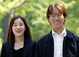 룩셈부르크 콩쿠르에서 한국인으로는 처음으로 금상을 수상한 하은지양(왼쪽)과 김광현씨. -김미옥기자
