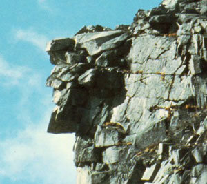 무너져 내리기 전의 ‘산의 노인’.