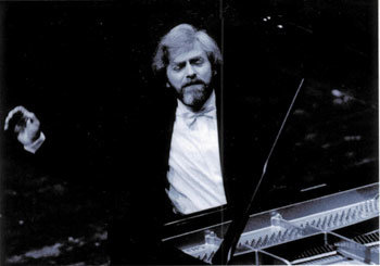 쇼팽 피아노 음악에 가장 정통하다고 알려진 폴란드의 피아니스트 크리스티안 치머만. 섬세한 효과를 위해 ‘자기 악기’ 만을 고집하기로도 유명하다. -사진제공 마스트미디어