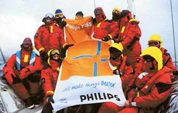 쓰레기 수거를 위해 남극 부근에 도착한 필립스 자원봉사대원들. 사진제공 필립스