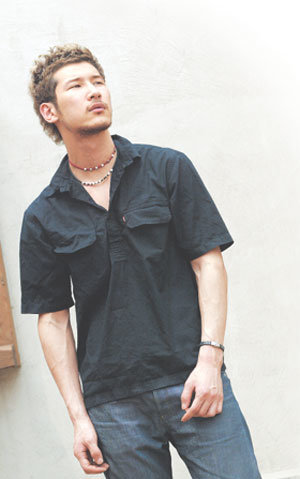 목걸이:노미네이션 팔찌:바라카 장소협찬 : LG패션