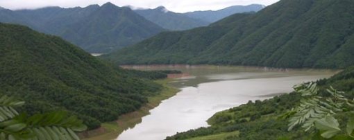 강원 인제군 소양호의 신월리권 낚시터로 들어가는 고갯길에서 바라본 소양호의 아름다운 풍경.