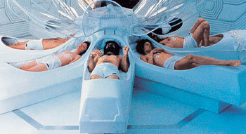 영화 ‘에일리언’에서 우주 비행사들이 냉동인간인 상태로 잠자고 있는 모습. -동아일보 자료사진