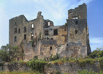 2세기 가까이 방치된 뒤 음악축제 현장으로 부활한 ‘사드 후작의 성’ 라코스테성. 겉모습을 그대로 둔채 객석과 무대를 설치했다. -동아일보 자료사진