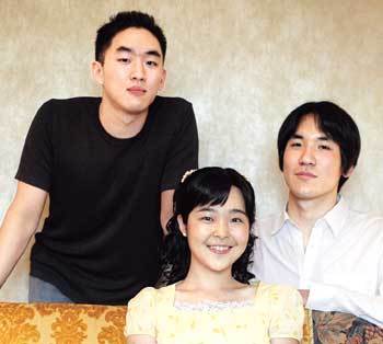 가운데 여학생이 경제학자가 꿈인 노혜진씨. 왼쪽 남학생이 ‘불가능한 기계를 만들고 싶다’는 박재만씨. 오른쪽 남학생은 정치를 하고 싶어하는 육상현씨.신석교기자 tjrry@donga.com