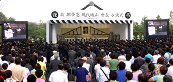 8일 서울아산병원 잔디광장에서 고 정몽헌 현대아산 회장의 영결식이 열리고 있다.[연합]