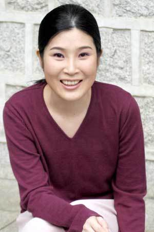 작가 류가미. 그의 신작 ‘거미 여인의 집’은 80년대라는 덫에 걸려 좌절한 한 세대의 절망과 새로운 만남을 치밀하게 표현한다.사진제공 이룸