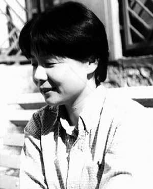 일상생활의 면면을 발랄하고 도발적인 상상력으로 시의 그릇에 담아낸 시인 성미정씨.사진제공 민음사