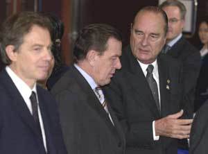 구 사회민주주의와 신자유주의를 넘어서는 ‘제3의 길’은 영국 독일 프랑스에서 국가별로 역사적 배경과 정책적 의제에 따라 각기 다르게 변주되고 있다. 왼쪽부터 토니 블레어 영국 총리, 게르하르트 슈뢰더 독일 총리, 자크 시라크 프랑스 대통령.동아일보 자료사진