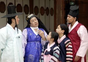 한문 문장을 소리내 읽으면서 ‘통문장’으로 한문을 배우는 EBS ‘알지서당’. 사진제공 EBS