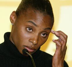 도핑테스트에서 금지약물 양성반응을 보여 메달 박탈위기에 빠진 켈리 화이트가 31일 기자회견에서 자신의 결백을 주장하고 있다.