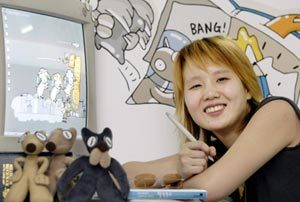 인터넷 만화 ‘멜랑꼴리’를 책으로 펴낸 만화가 박상희씨. 컴퓨터 앞에 놓인 캐릭터 인형들은 박씨가 직접 만들었다. 박영대기자