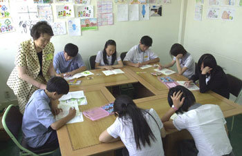 학교 생활에 제대로 적응하지 못한 학생들이 서울시교육청이 운영하고 있는 위탁형 대안교육 시설에서 수업을 받고 있다. -동아일보 자료사진
