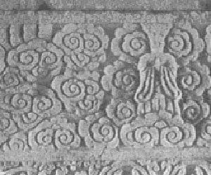 광교를 떠받치고 있는 석축에 새겨진 문양. 조선 초기 다른 왕릉의 석물에 남아있는 문양과 일치해 신덕왕후 묘에 있었던 돌임을 뒷받침해 준다. -사진제공 서울시