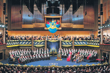 2002년 노벨상 수상식이 스웨덴 스톡홀름의 ‘콘서트홀’ 에서 열리고 있다. -동아일보 자료사진