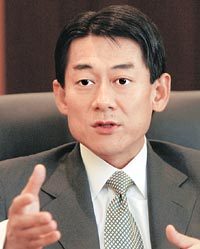 미국 메릴린치증권 사장에 오른 한국인 다우 김씨는 8일 방한 인터뷰에서 “월스트리트는 ‘비즈니스’로 승부하는 곳”이라고 말했다. 변영욱기자
